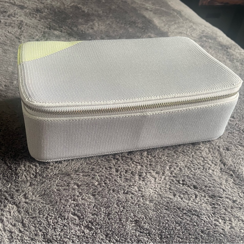 Rothy’s Large Dove Grey Catchall EUC